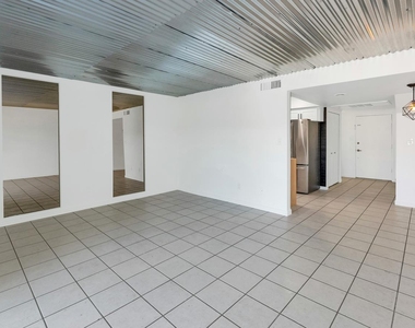 6030 N 15th Street - Photo Thumbnail 2