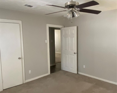 2516 Trinity Street - Photo Thumbnail 12