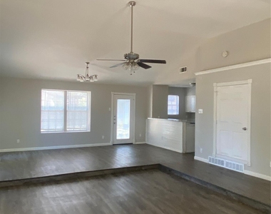 2516 Trinity Street - Photo Thumbnail 5