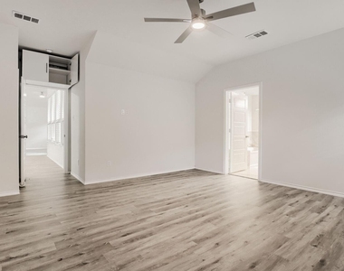1300 Avenue C - Photo Thumbnail 8