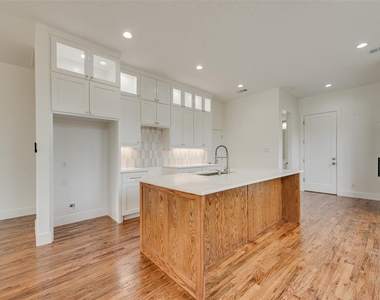 2408 Boyd Street - Photo Thumbnail 5