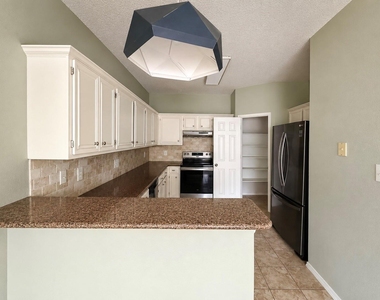 7900 Squire Lane - Photo Thumbnail 5