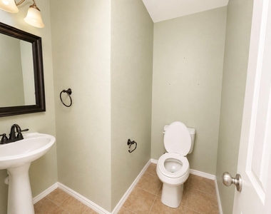 7900 Squire Lane - Photo Thumbnail 8