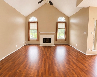 7900 Squire Lane - Photo Thumbnail 4