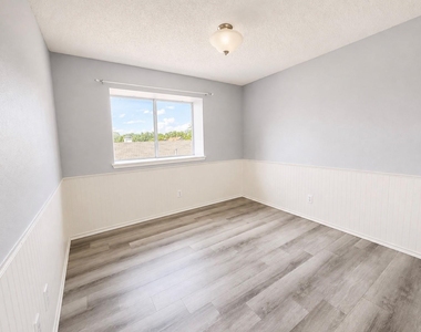 7900 Squire Lane - Photo Thumbnail 12