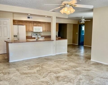 11801 N Coggins Drive - Photo Thumbnail 6