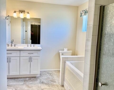 11801 N Coggins Drive - Photo Thumbnail 16