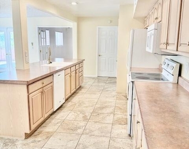 11801 N Coggins Drive - Photo Thumbnail 3