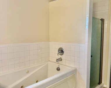 11801 N Coggins Drive - Photo Thumbnail 18
