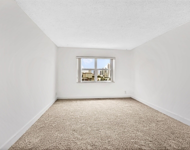 401 Golden Isles Drive - Photo Thumbnail 8