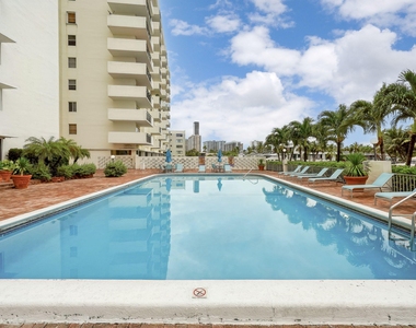 401 Golden Isles Drive - Photo Thumbnail 22