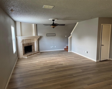 4612 Bellcrest Drive - Photo Thumbnail 8