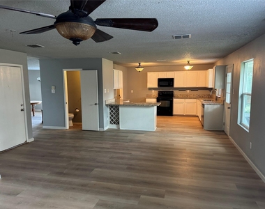 4612 Bellcrest Drive - Photo Thumbnail 10