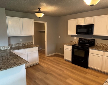 4612 Bellcrest Drive - Photo Thumbnail 7