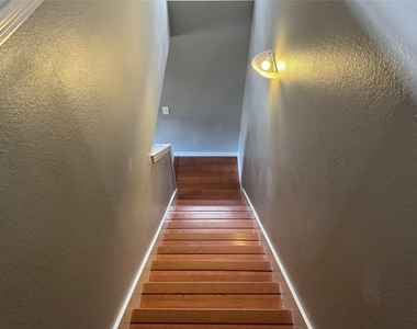 4612 Bellcrest Drive - Photo Thumbnail 11
