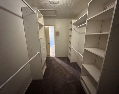 4612 Bellcrest Drive - Photo Thumbnail 31