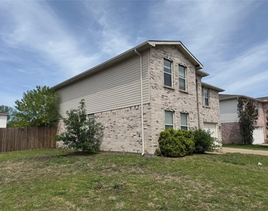 4612 Bellcrest Drive - Photo Thumbnail 3