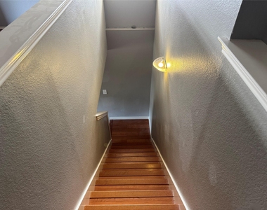 4612 Bellcrest Drive - Photo Thumbnail 12