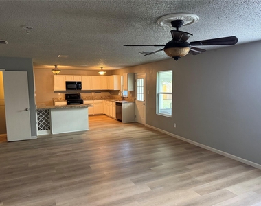 4612 Bellcrest Drive - Photo Thumbnail 9