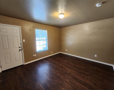 2917 Van Horn Avenue - Photo Thumbnail 8
