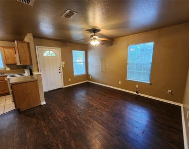 2917 Van Horn Avenue - Photo Thumbnail 2