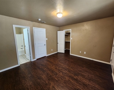2917 Van Horn Avenue - Photo Thumbnail 9