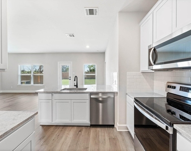 1013 Pecan Place - Photo Thumbnail 1