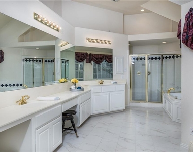 818 Stratford Drive - Photo Thumbnail 10