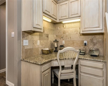 818 Stratford Drive - Photo Thumbnail 6