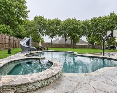 818 Stratford Drive - Photo Thumbnail 13