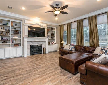 818 Stratford Drive - Photo Thumbnail 7
