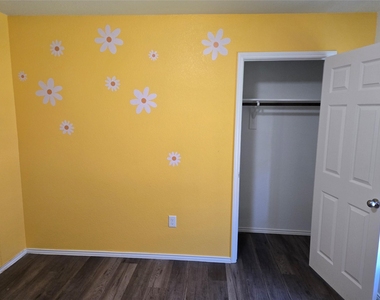 1126 Ainsley Lane - Photo Thumbnail 13