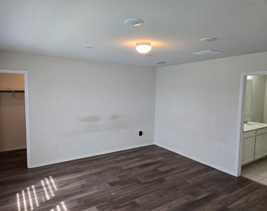 1126 Ainsley Lane - Photo Thumbnail 4