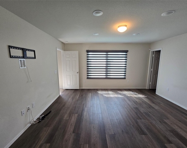 1126 Ainsley Lane - Photo Thumbnail 6