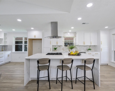 2400 Bengal Lane - Photo Thumbnail 3