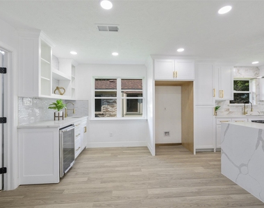 2400 Bengal Lane - Photo Thumbnail 6