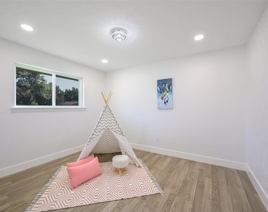 2400 Bengal Lane - Photo Thumbnail 15