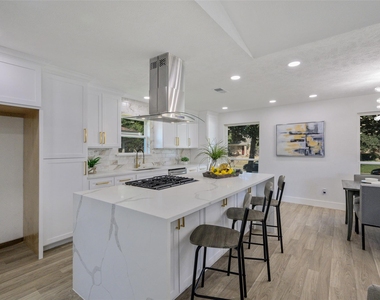 2400 Bengal Lane - Photo Thumbnail 7