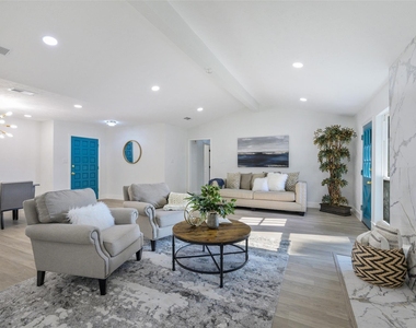 2400 Bengal Lane - Photo Thumbnail 8