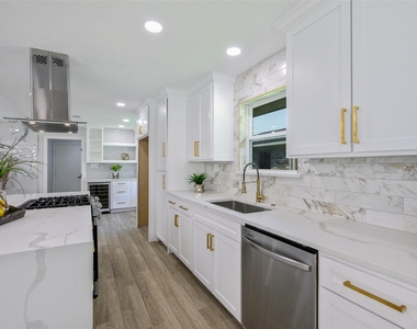 2400 Bengal Lane - Photo Thumbnail 4