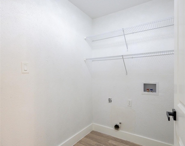 2400 Bengal Lane - Photo Thumbnail 10