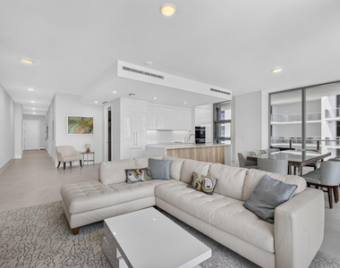 220 Lake Shore Drive - Photo Thumbnail 10