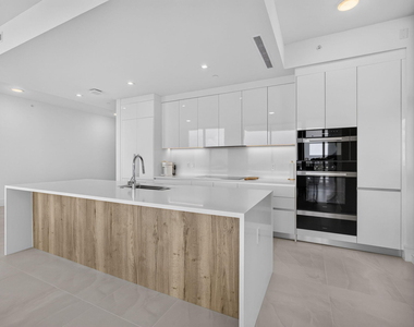 220 Lake Shore Drive - Photo Thumbnail 4