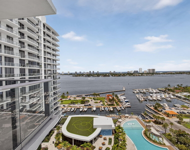 220 Lake Shore Drive - Photo Thumbnail 25