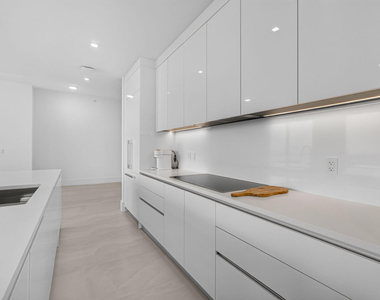 220 Lake Shore Drive - Photo Thumbnail 5