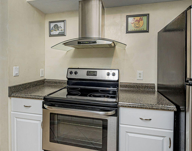 815 W Boynton Beach Boulevard - Photo Thumbnail 8