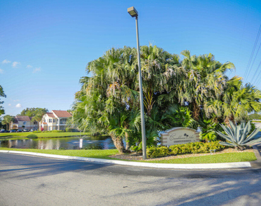815 W Boynton Beach Boulevard - Photo Thumbnail 26