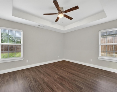 1032 Ray Drive - Photo Thumbnail 10