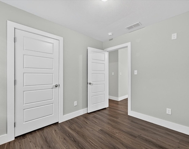 1032 Ray Drive - Photo Thumbnail 16