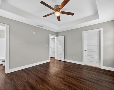 1032 Ray Drive - Photo Thumbnail 11